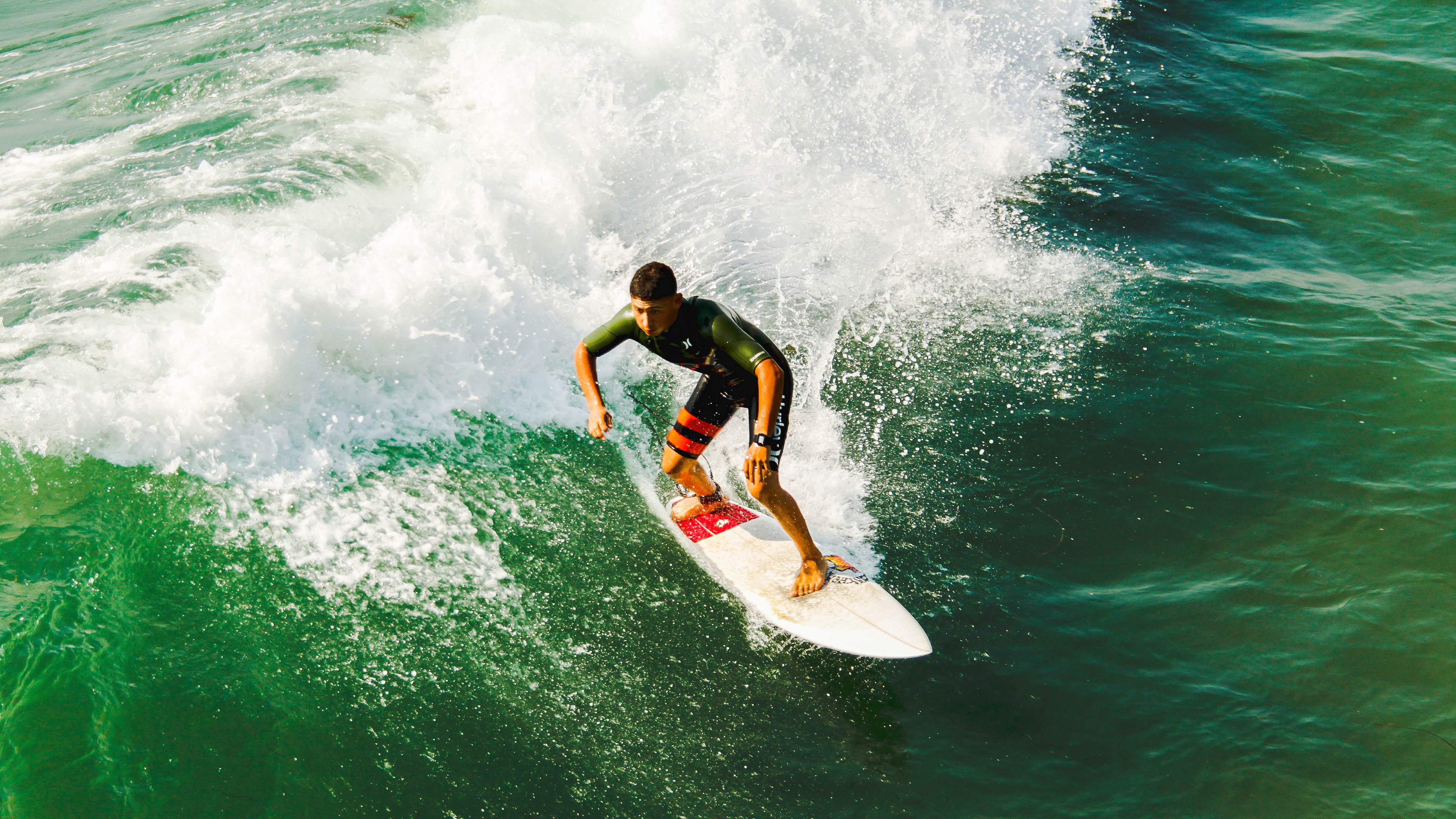 “马科斯·莫奇的精准防守与强硬风格，成就美洲狮队的防守基础”